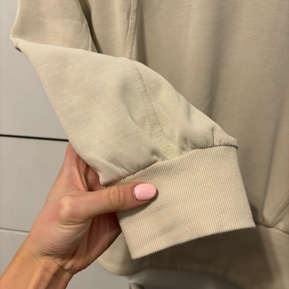 Lululemon Softstreme Ribbed-Hem Pullover
Natural Ivory NWOT - Picture 4 of 8